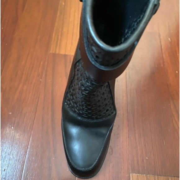 Brand: & Other Stories
- Boots & Other Stories, - size 37- good condition - Picture 3 of 4